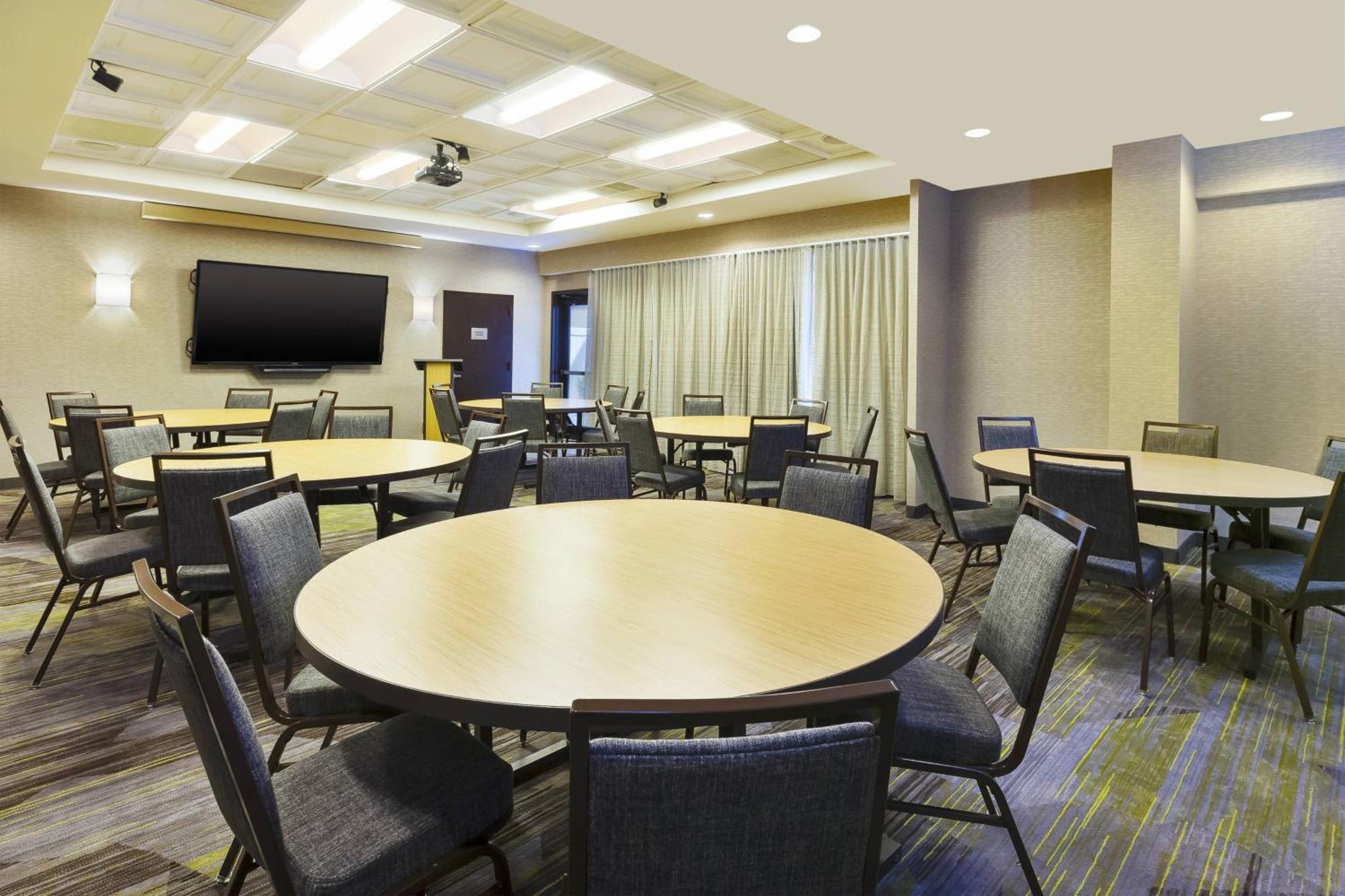 Отель Courtyard By Marriott Secaucus Meadowlands Экстерьер фото