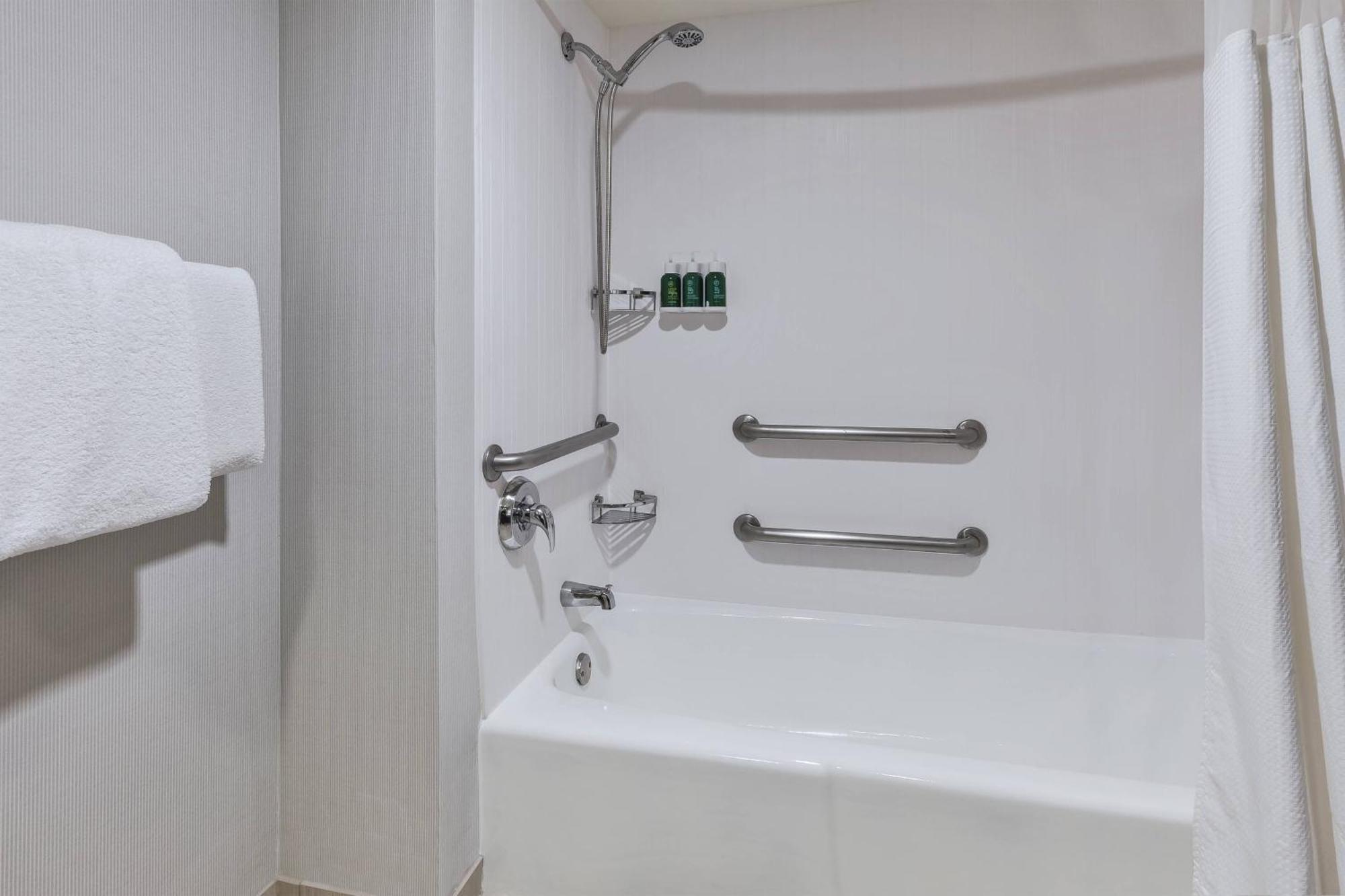 Отель Courtyard By Marriott Secaucus Meadowlands Экстерьер фото