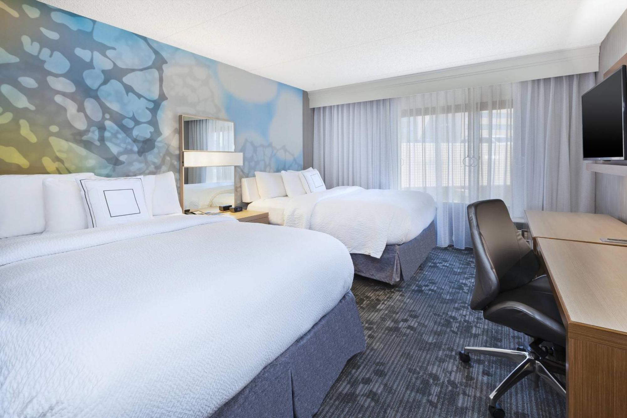 Отель Courtyard By Marriott Secaucus Meadowlands Экстерьер фото