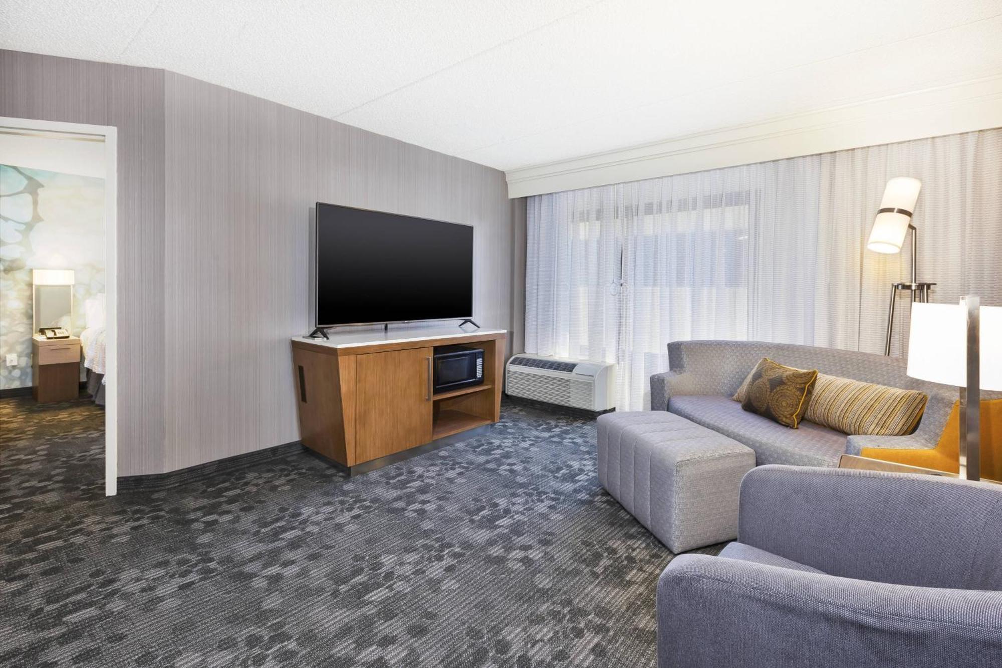 Отель Courtyard By Marriott Secaucus Meadowlands Экстерьер фото