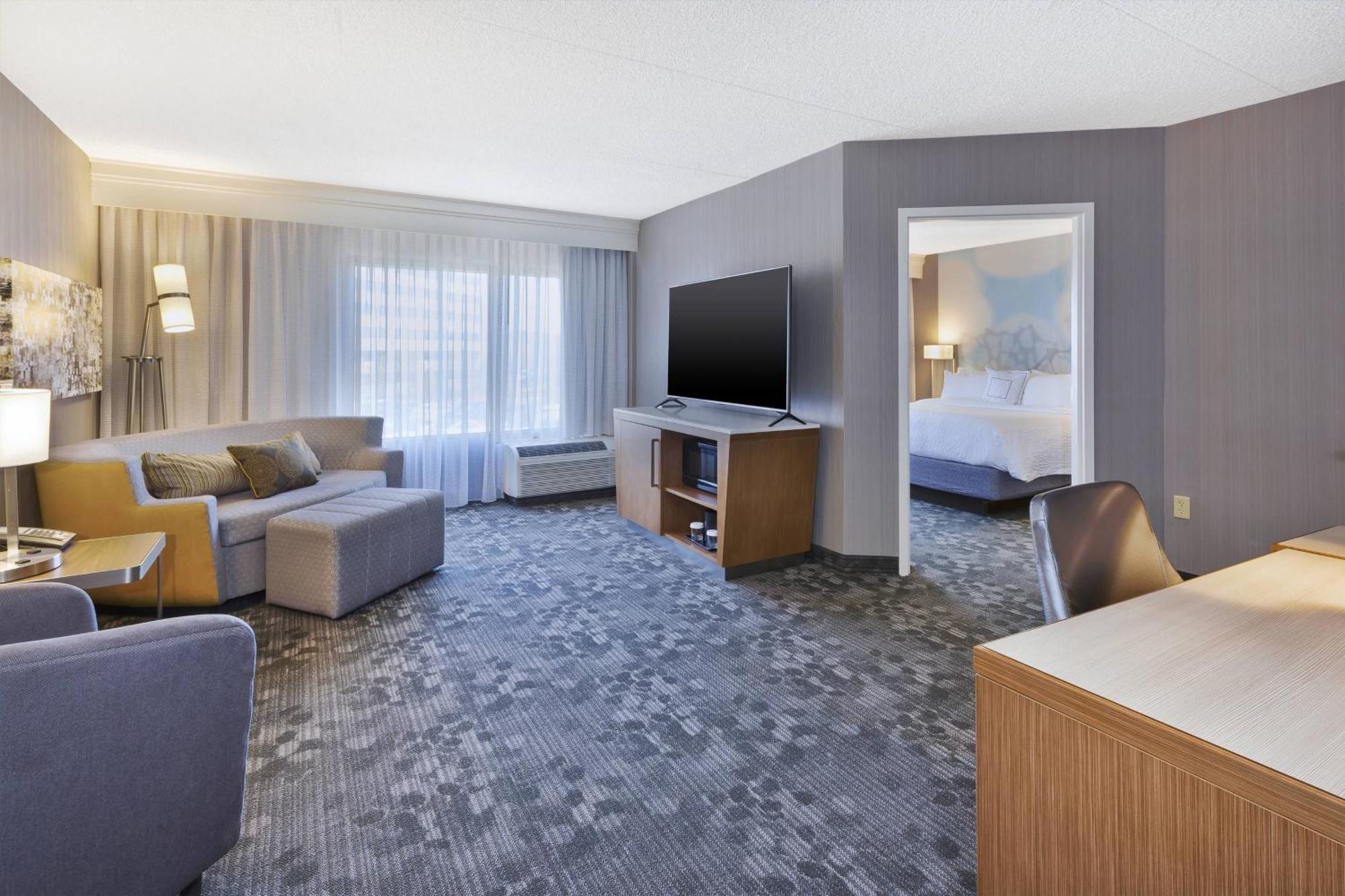 Отель Courtyard By Marriott Secaucus Meadowlands Экстерьер фото