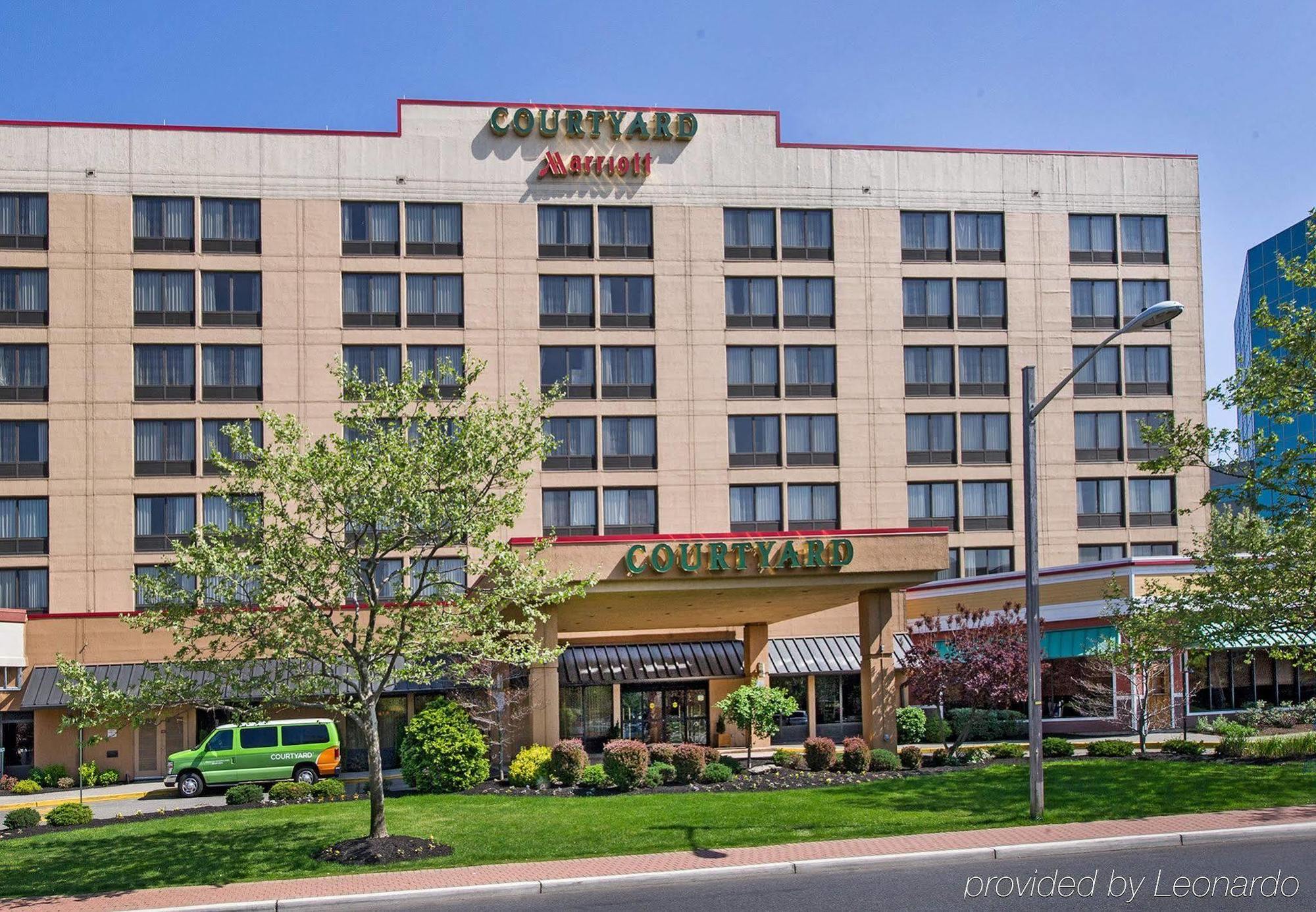 Отель Courtyard By Marriott Secaucus Meadowlands Экстерьер фото