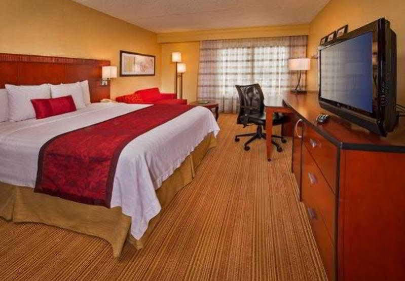 Отель Courtyard By Marriott Secaucus Meadowlands Экстерьер фото