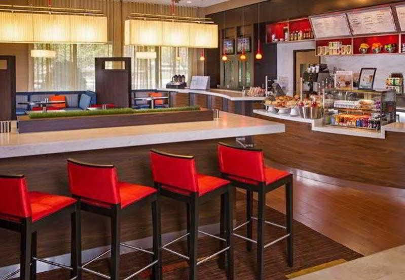 Отель Courtyard By Marriott Secaucus Meadowlands Экстерьер фото