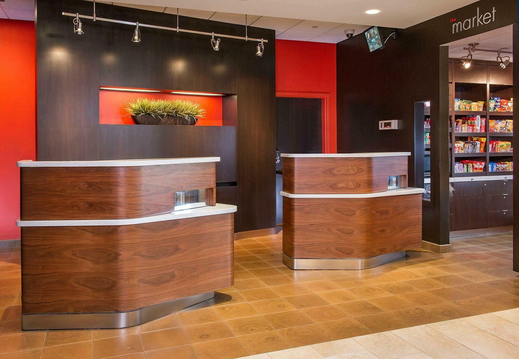 Отель Courtyard By Marriott Secaucus Meadowlands Экстерьер фото