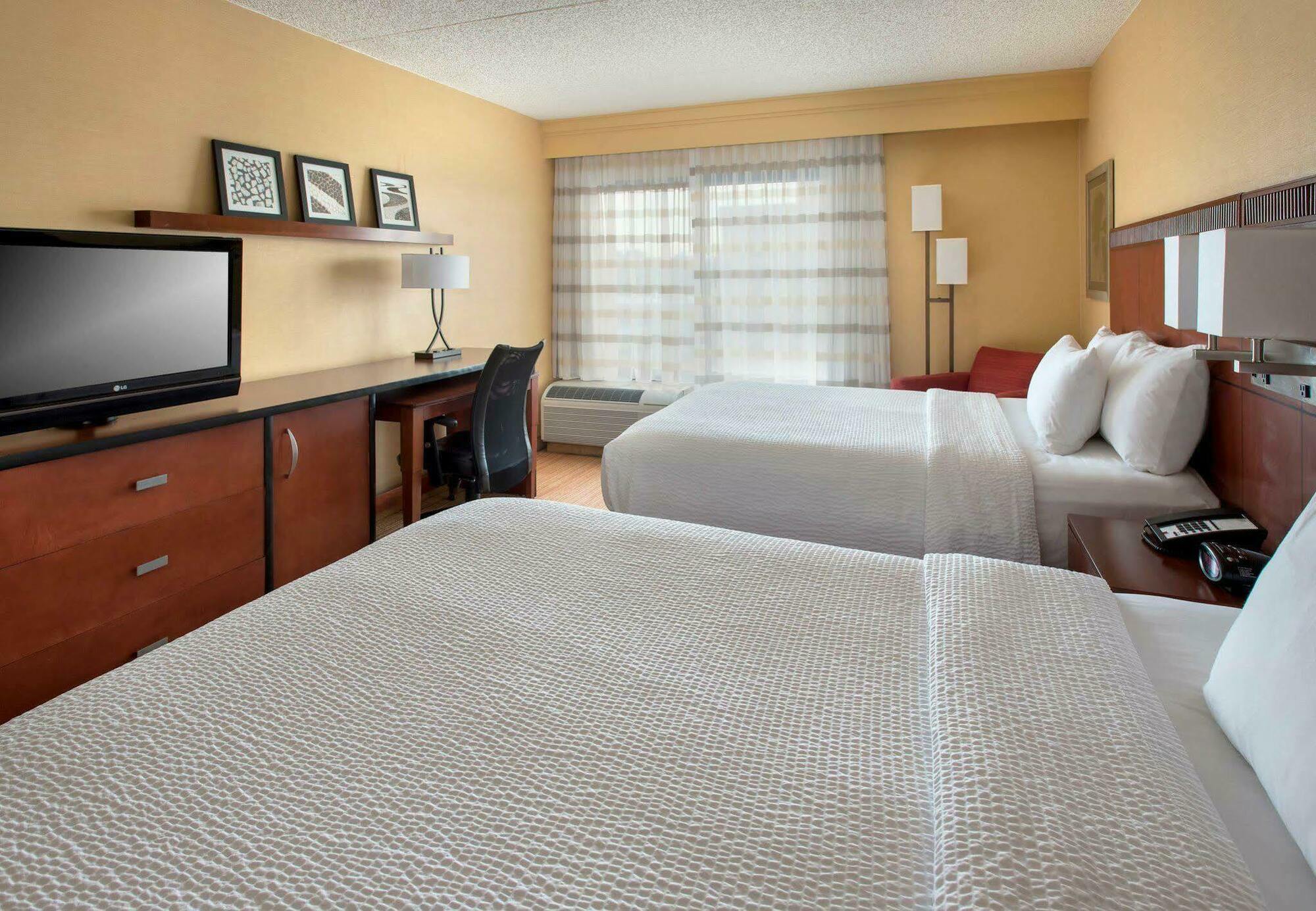 Отель Courtyard By Marriott Secaucus Meadowlands Экстерьер фото