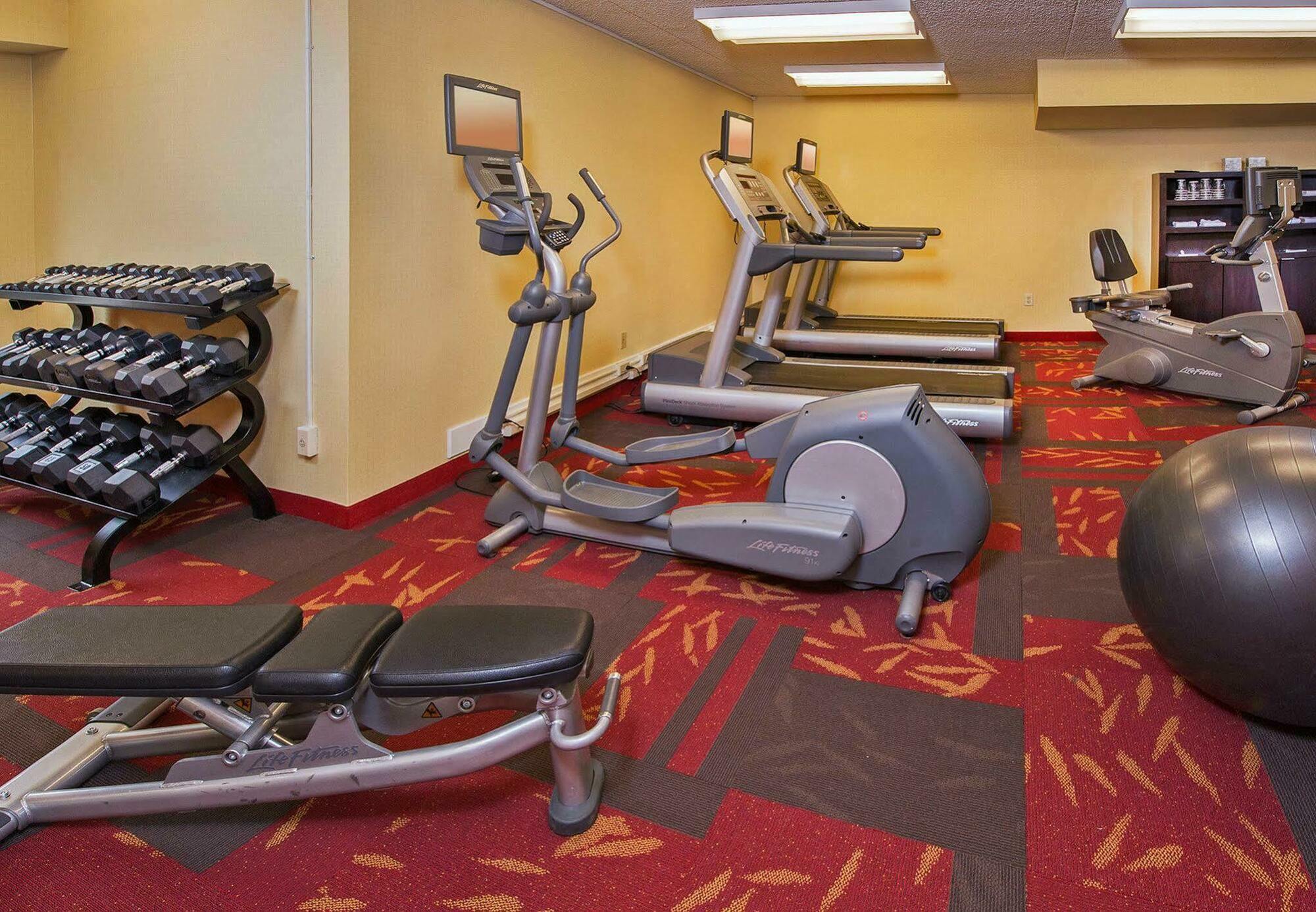 Отель Courtyard By Marriott Secaucus Meadowlands Экстерьер фото
