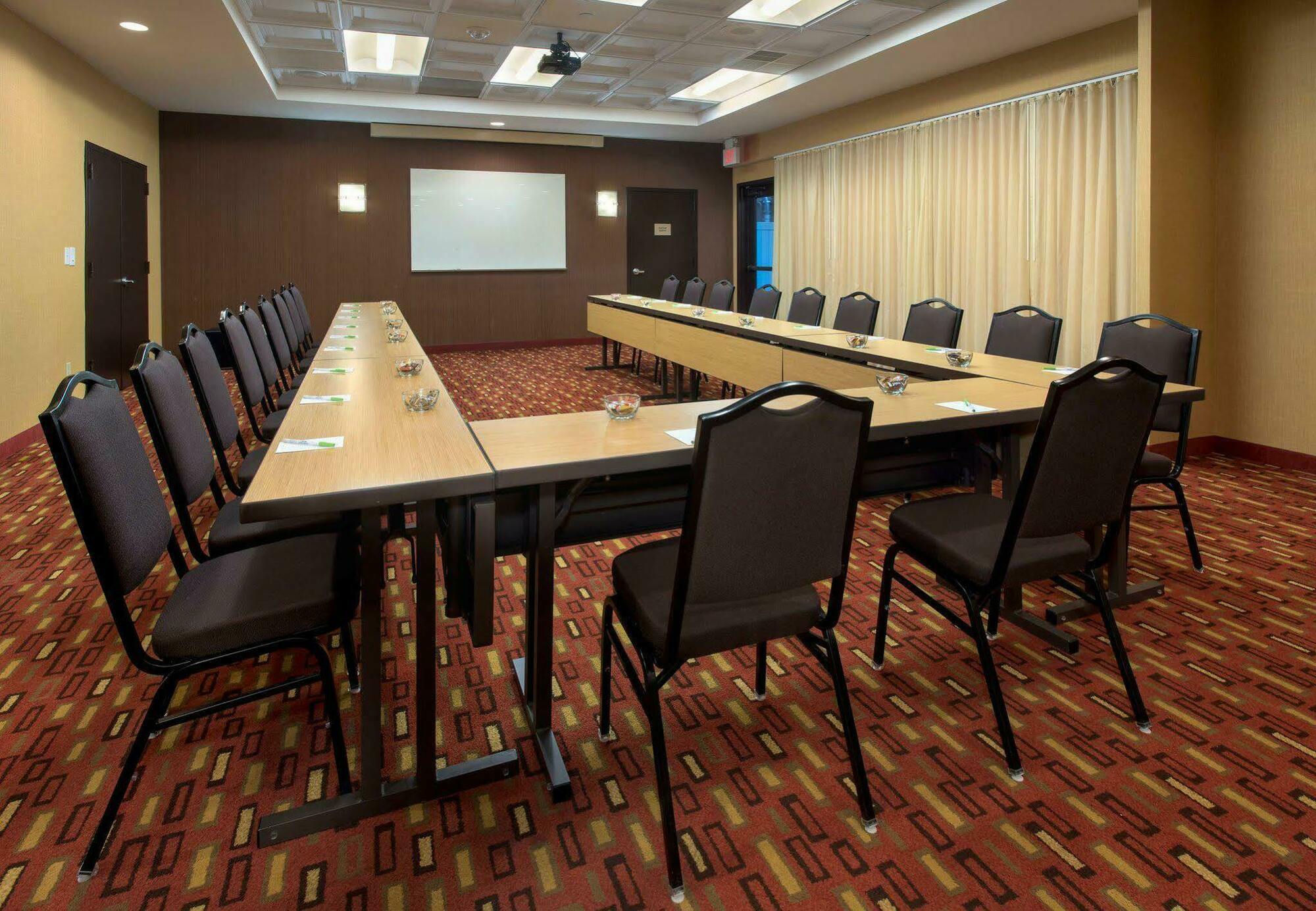 Отель Courtyard By Marriott Secaucus Meadowlands Экстерьер фото