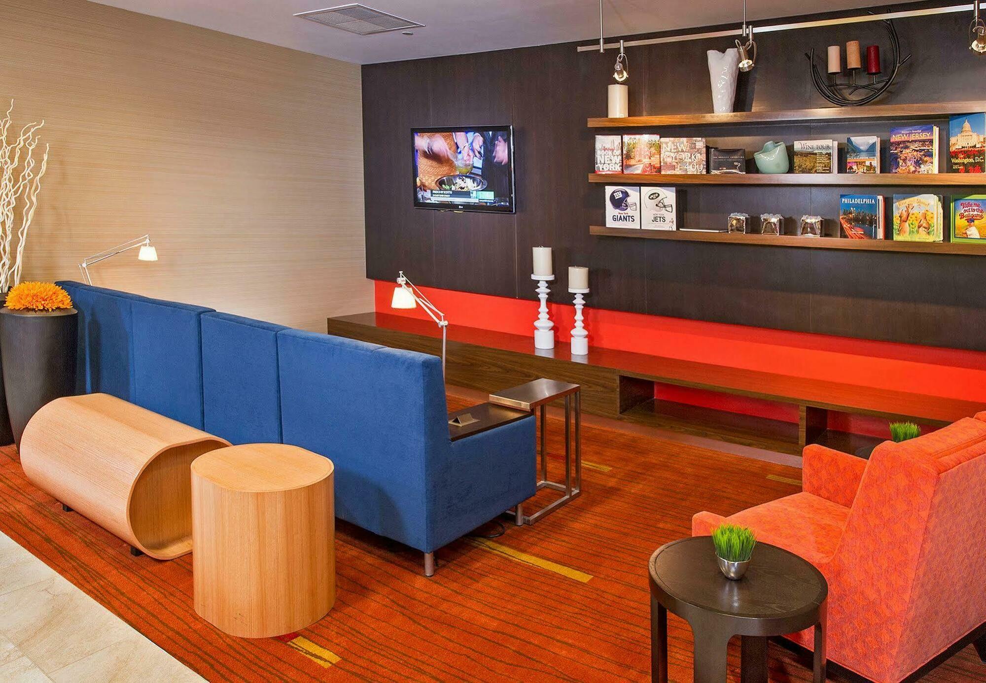 Отель Courtyard By Marriott Secaucus Meadowlands Экстерьер фото